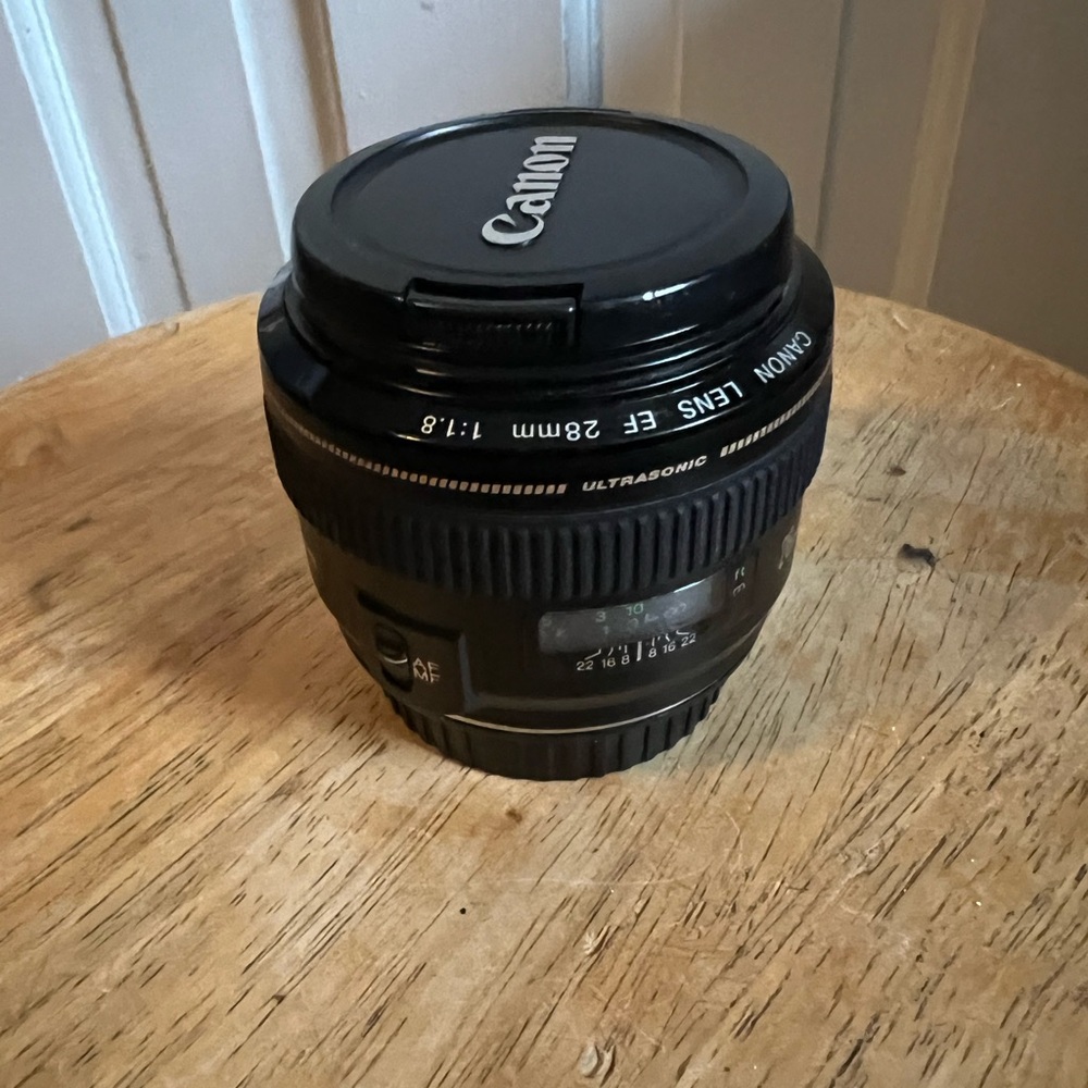 Canon EF 28mm 1:1.8 USM Wide Angle Lens